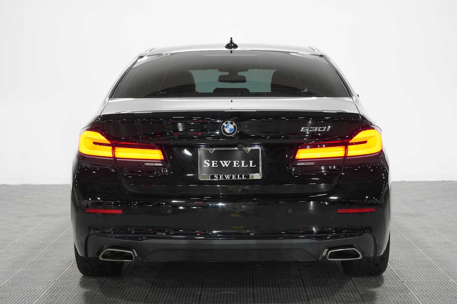 Used 2023 Jet Black BMW 530i image 5