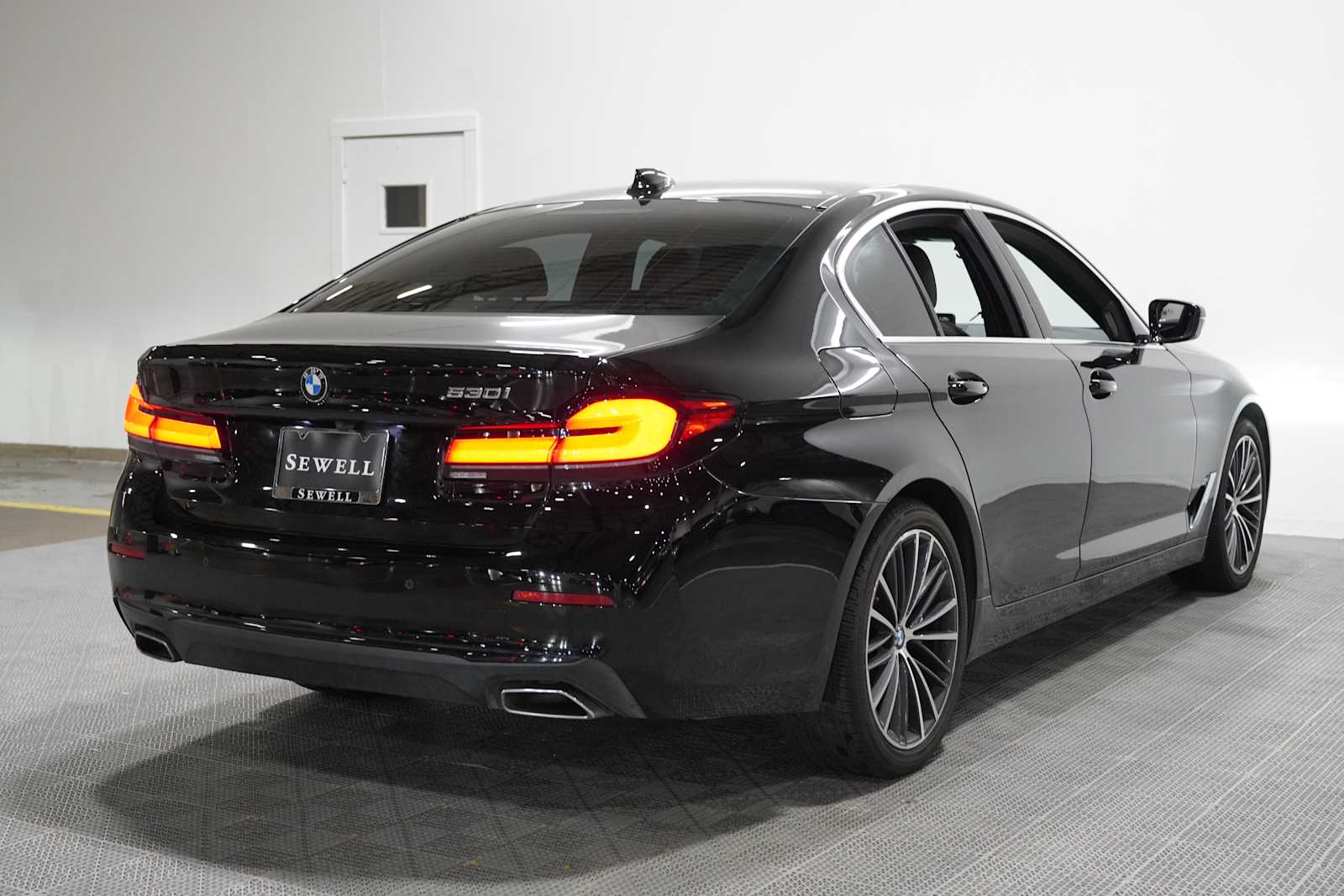 Used 2023 Jet Black BMW 530i image 4