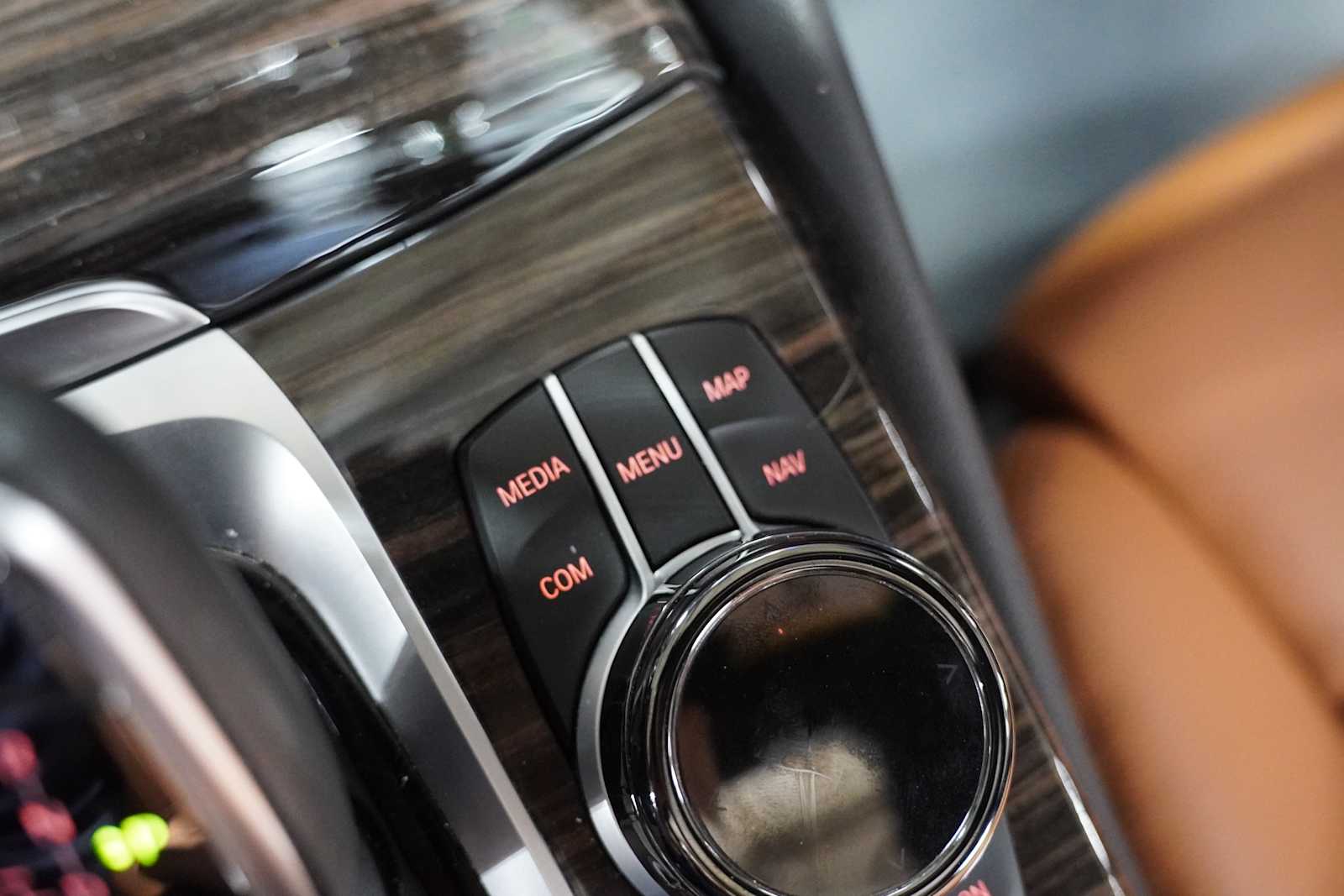 Used 2021 Bernina Grey Amber Effect BMW 540i image 5
