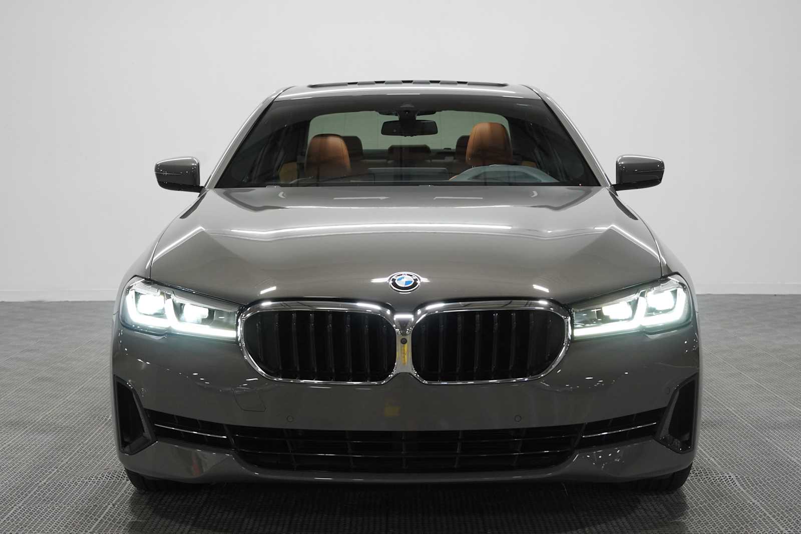 Used 2021 Bernina Grey Amber Effect BMW 540i image 2