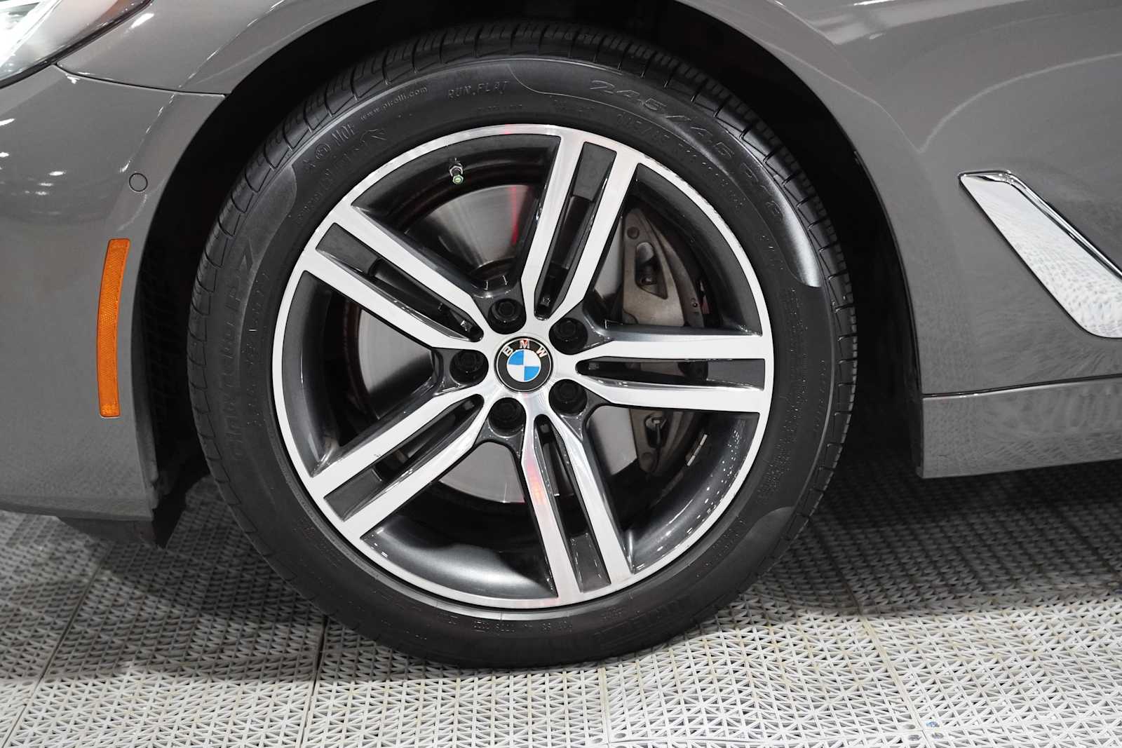 Used 2021 Bernina Grey Amber Effect BMW 540i image 9