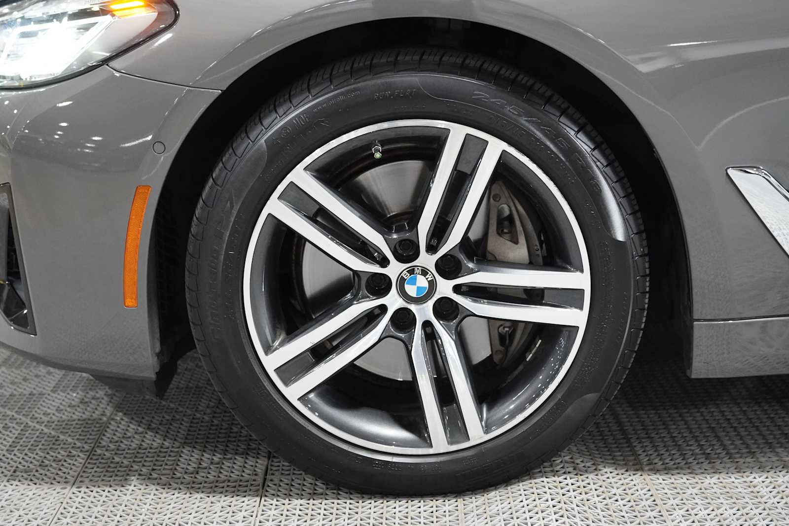 Used 2021 Bernina Grey Amber Effect BMW 540i image 10
