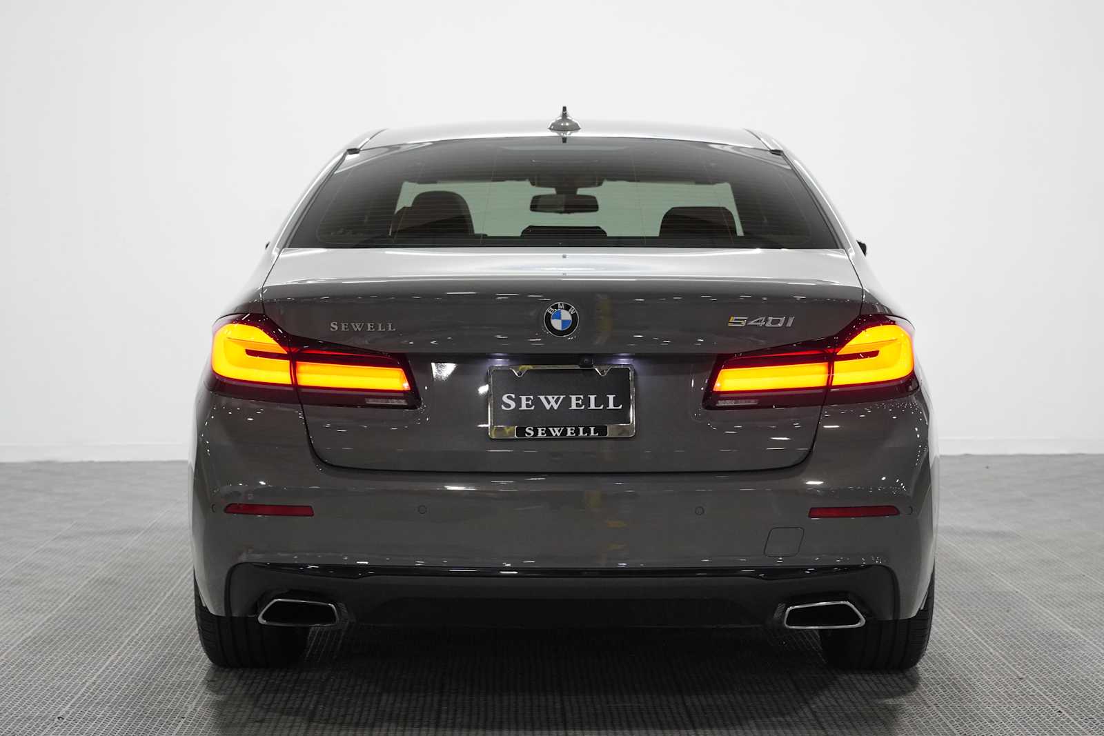 Used 2021 Bernina Grey Amber Effect BMW 540i image 6