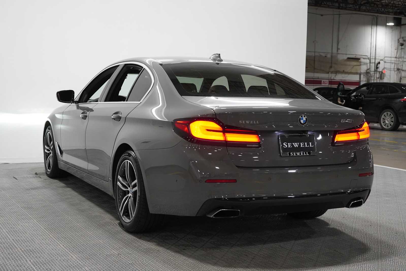 Used 2021 Bernina Grey Amber Effect BMW 540i image 7