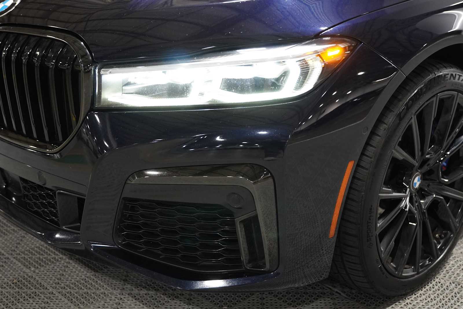 Used 2022 Carbon Black Metallic BMW 750i xDrive image 7