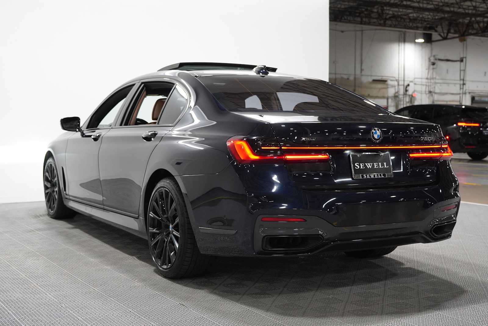 Used 2022 Carbon Black Metallic BMW 750i xDrive image 6