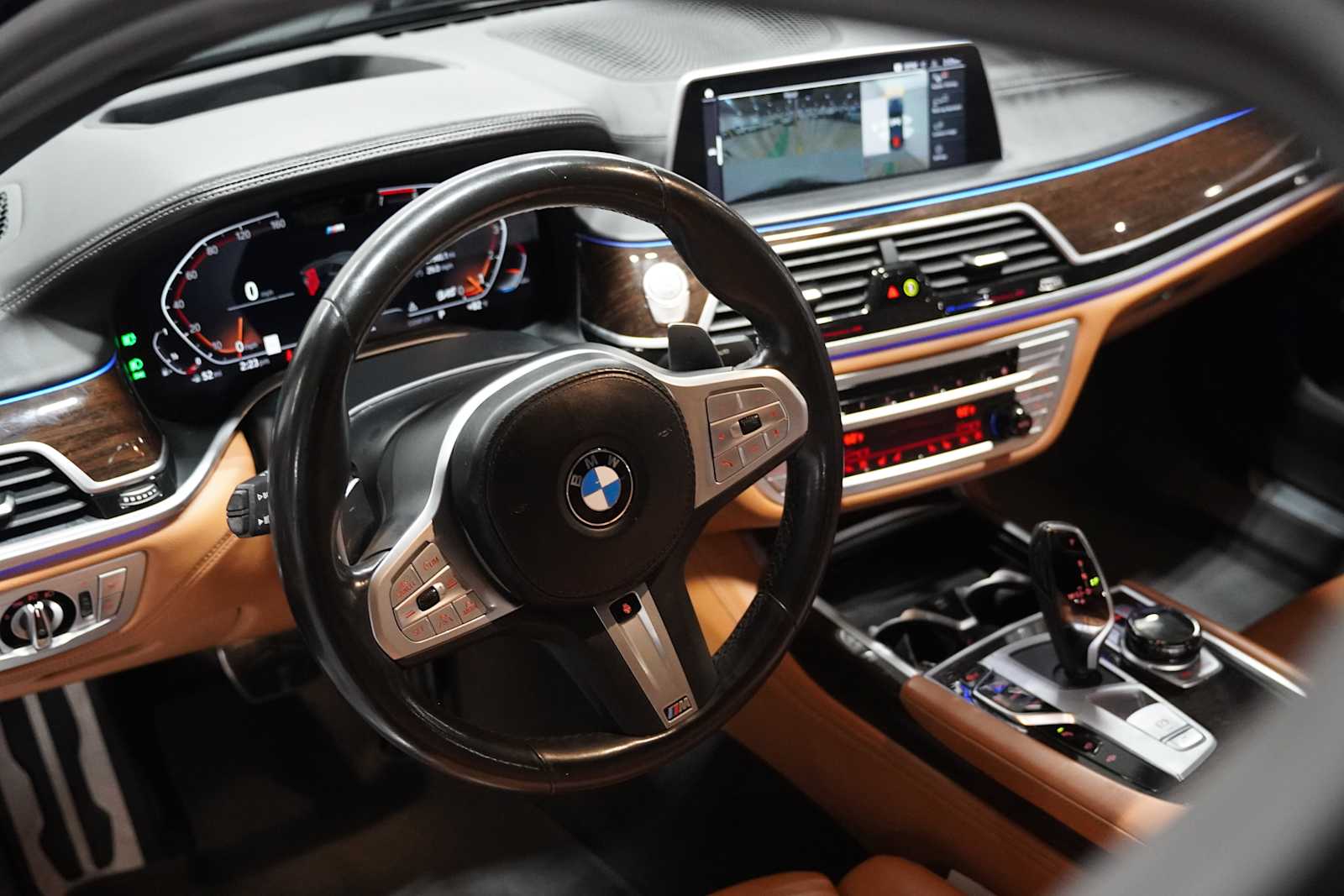Used 2022 Carbon Black Metallic BMW 750i xDrive image 10