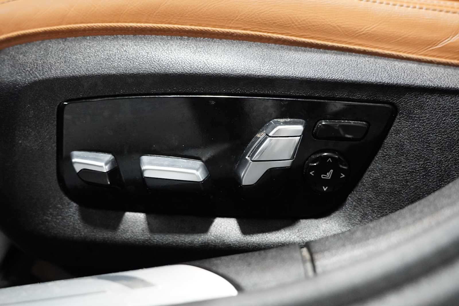 Used 2022 Carbon Black Metallic BMW 750i xDrive image 13