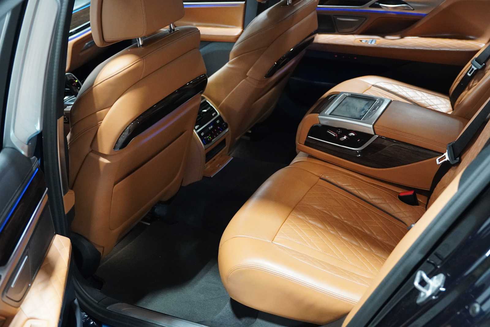 Used 2022 Carbon Black Metallic BMW 750i xDrive image 22