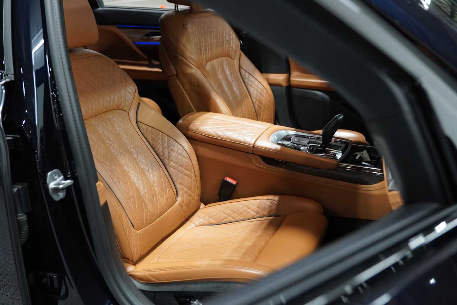 Used 2022 Carbon Black Metallic BMW 750i xDrive image 11