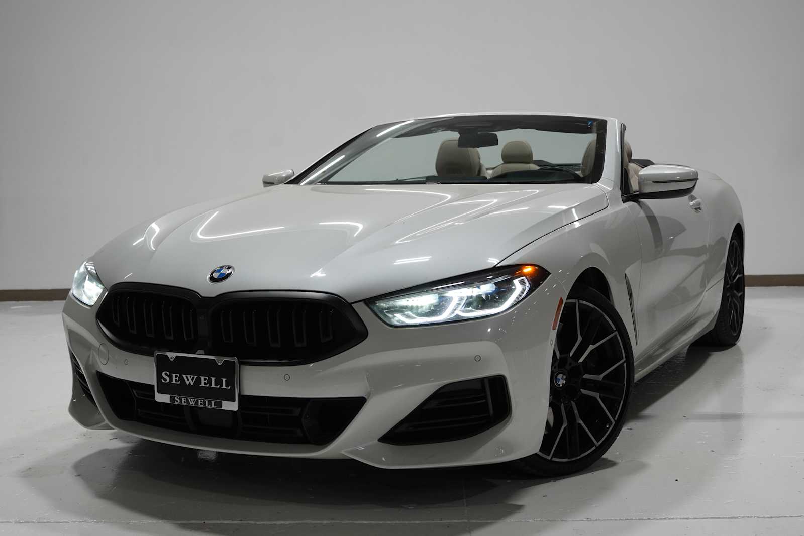 2024 BMW 8 Series 840i's photo