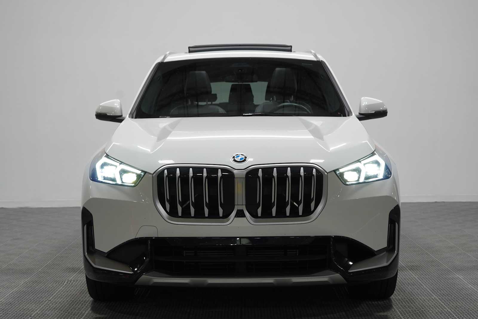 Used 2026 Alpine White BMW xDrive28i image 2