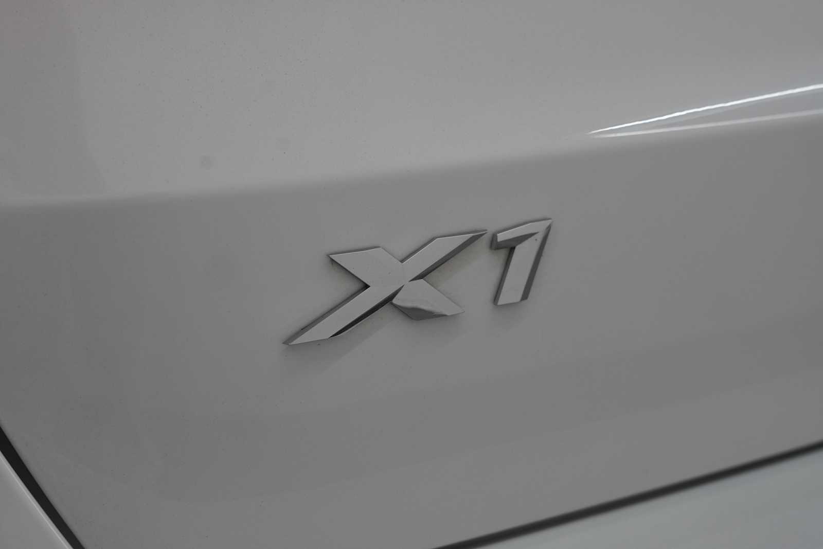 Used 2026 Alpine White BMW xDrive28i image 9