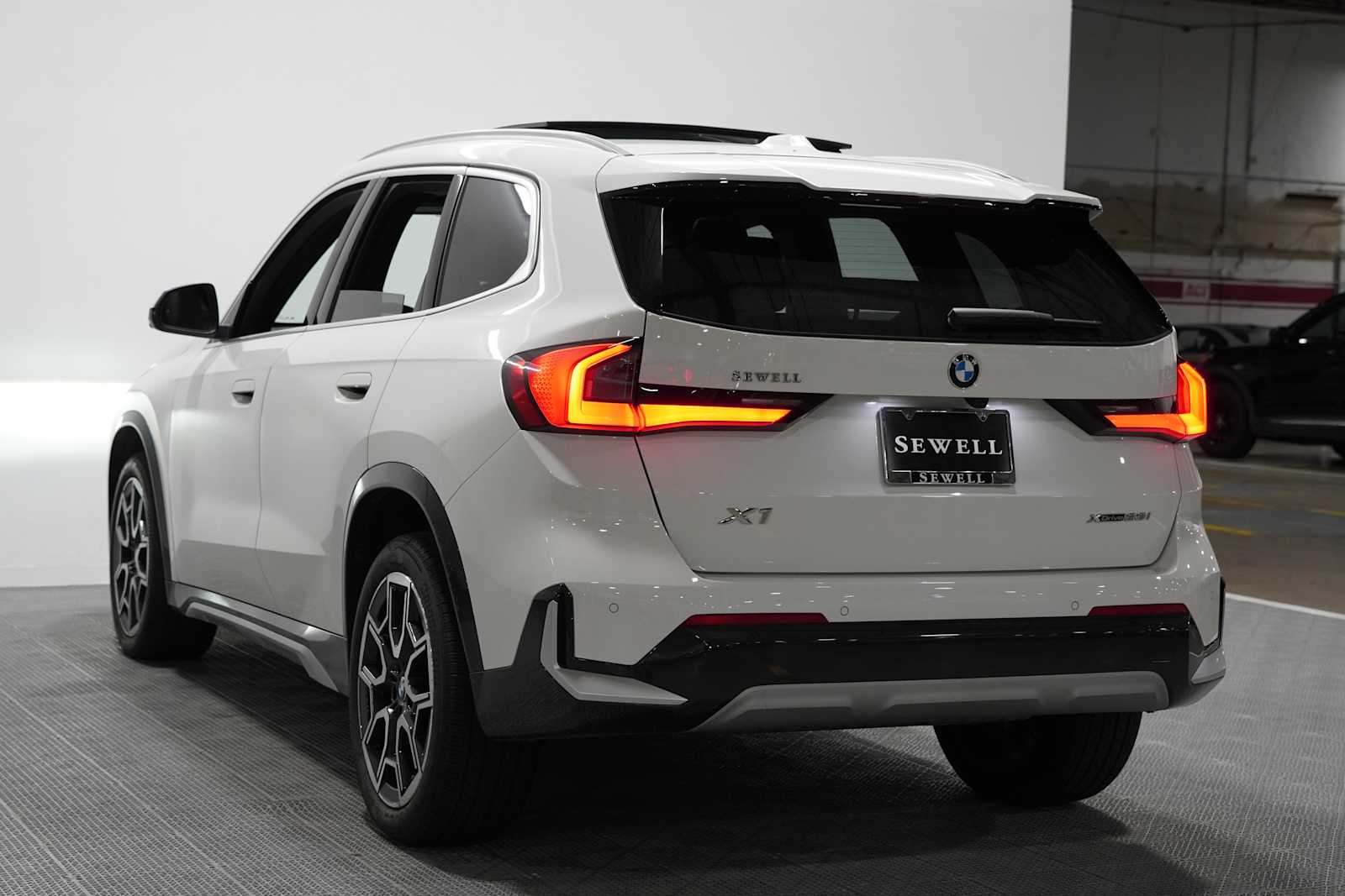 Used 2026 Alpine White BMW xDrive28i image 6