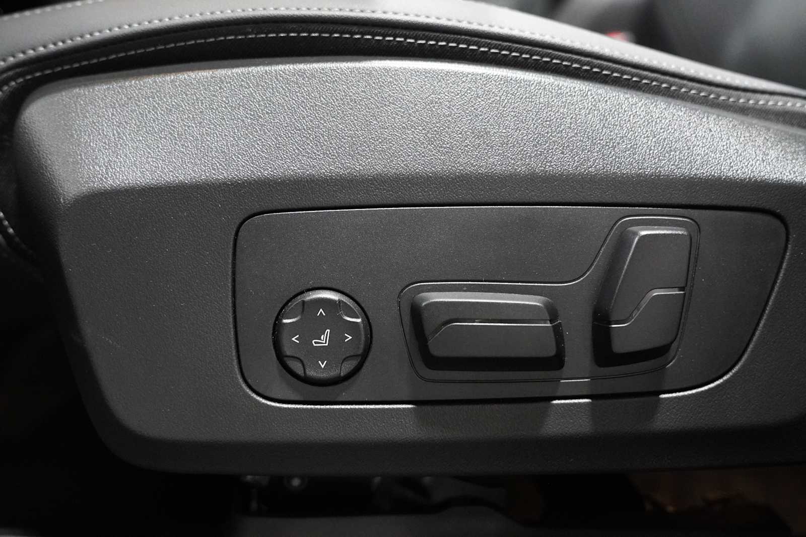 Used 2026 Alpine White BMW xDrive28i image 13