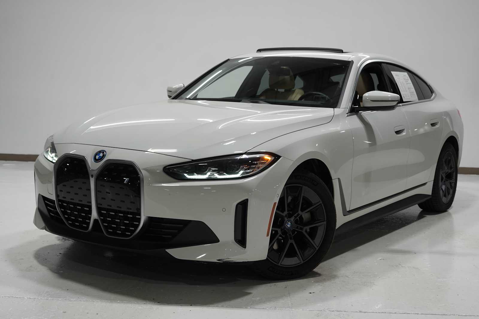 2024 BMW i4 35's photo