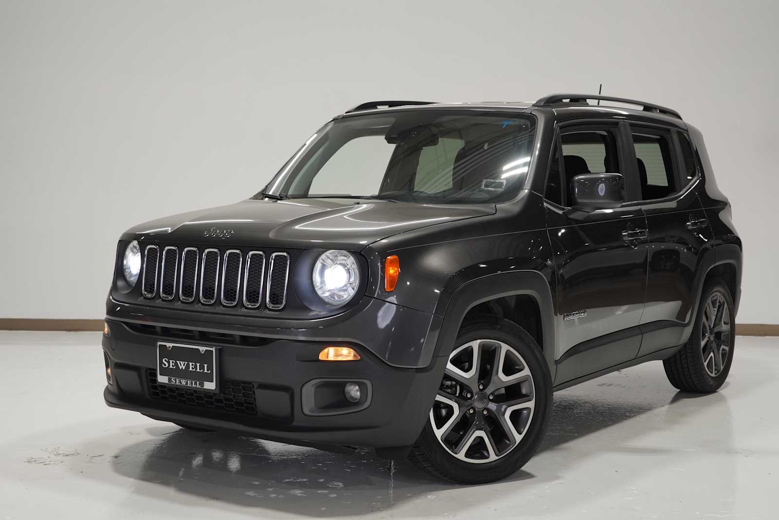 Pre-Owned 2018 Jeep Renegade Latitude Sport Utility in #5386386A | Sewell  Automotive Companies, image size:1600x1067