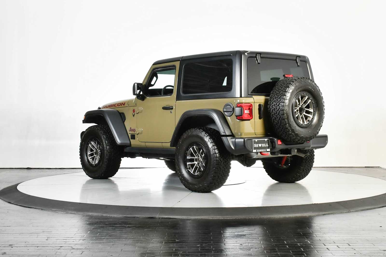 Used 2025 Green (41) Jeep Rubicon image 4