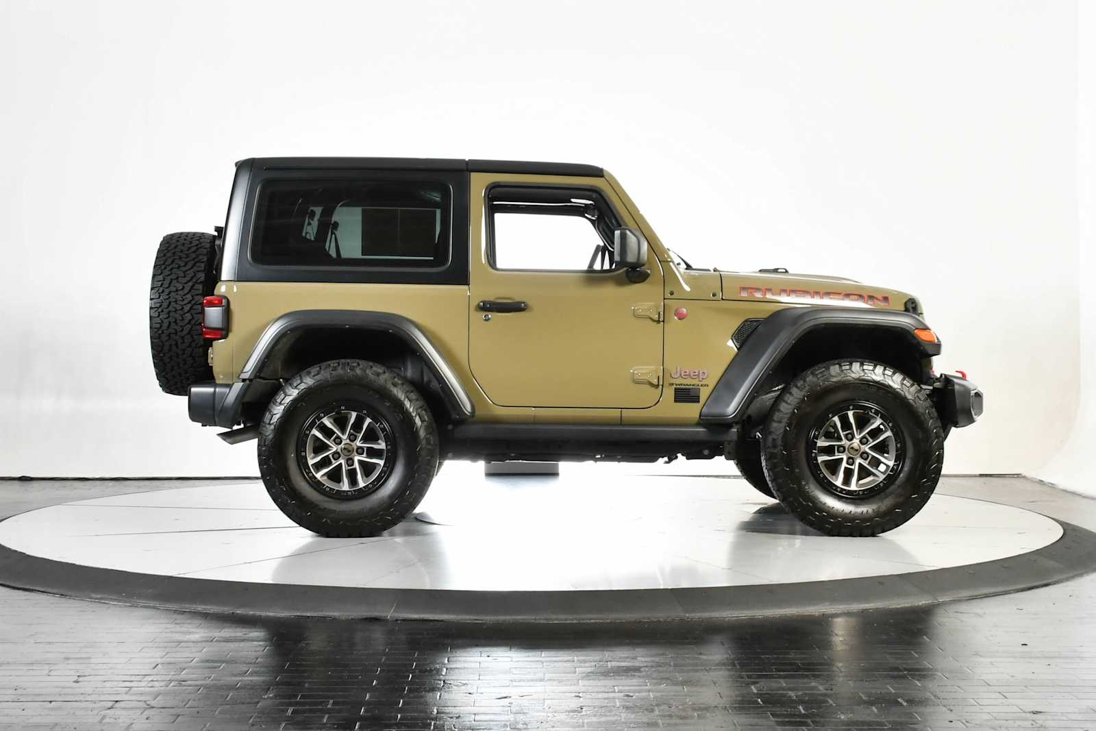 Used 2025 Green (41) Jeep Rubicon image 7