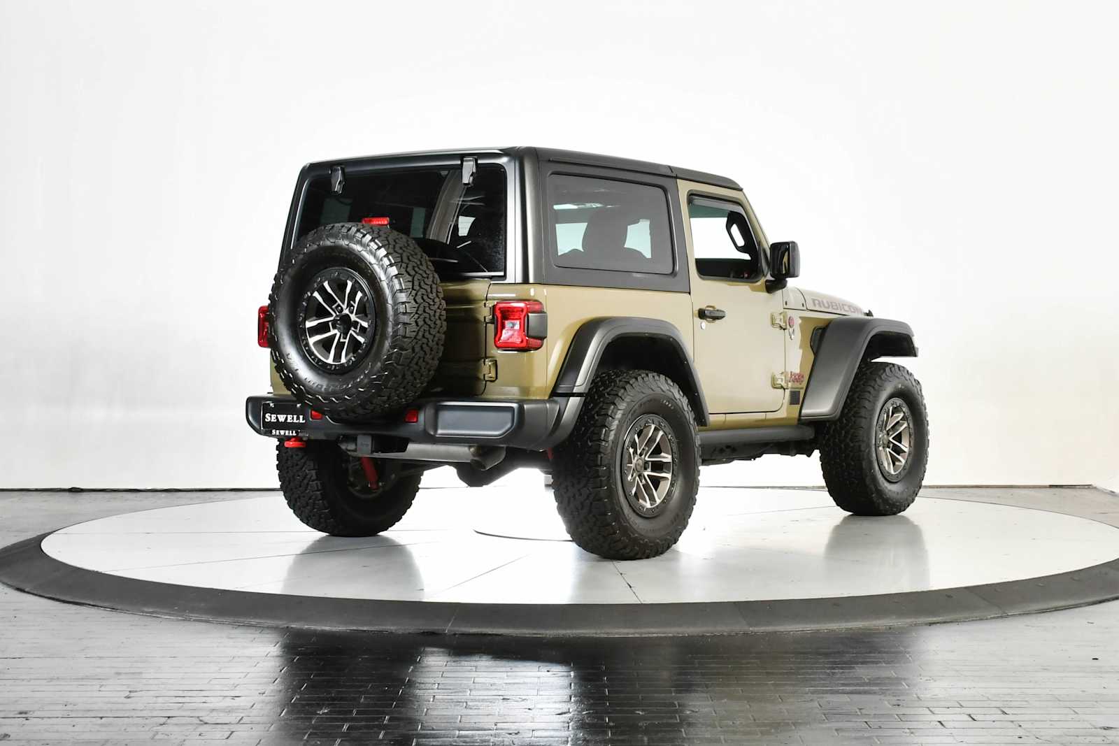 Used 2025 Green (41) Jeep Rubicon image 6