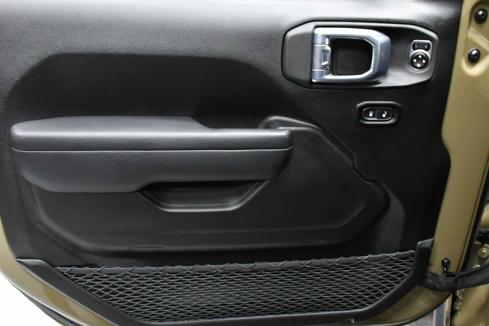 Used 2025 Green (41) Jeep Rubicon image 14