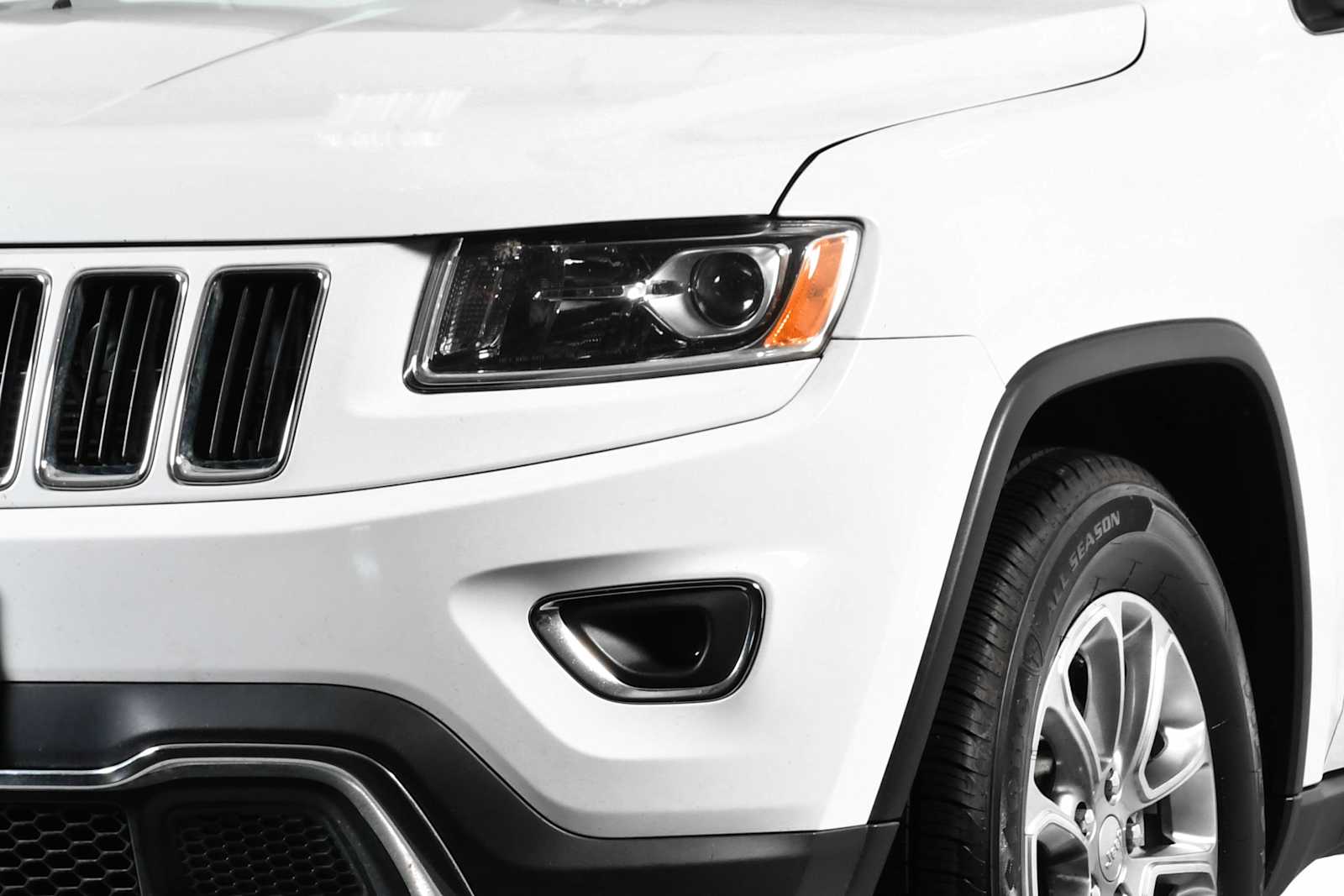 Used 2015 Bright White Clearcoat Jeep Limited image 10