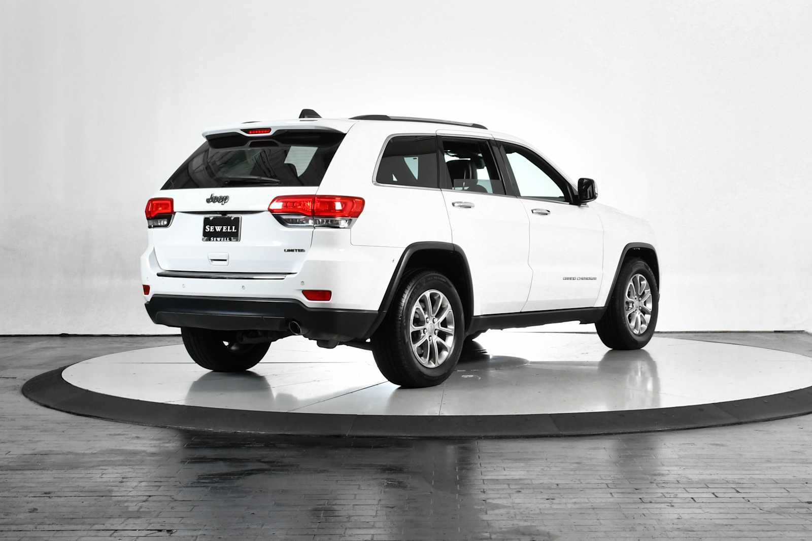 Used 2015 Bright White Clearcoat Jeep Limited image 6