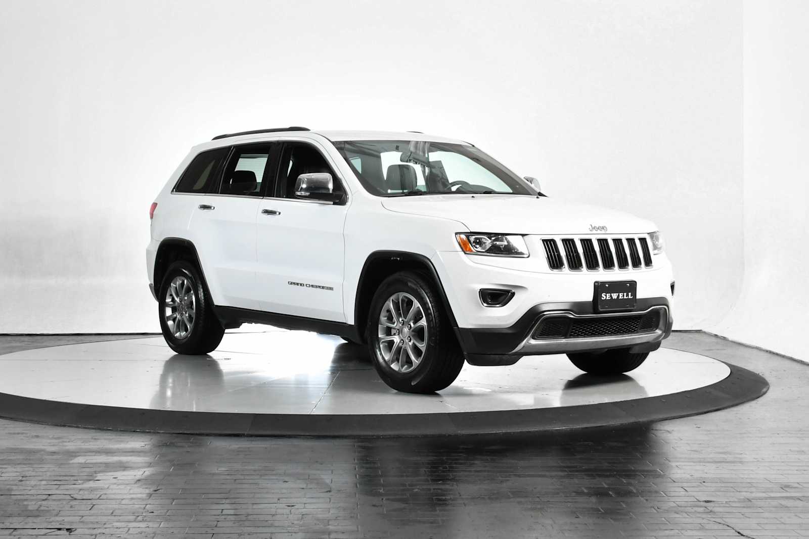 Used 2015 Bright White Clearcoat Jeep Limited image 8