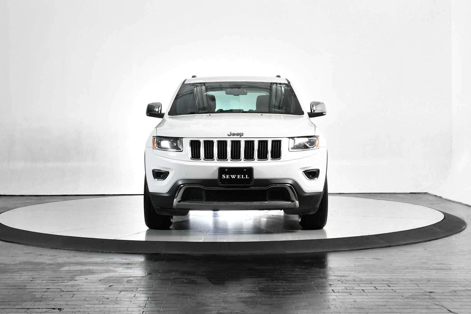 Used 2015 Bright White Clearcoat Jeep Limited image 9