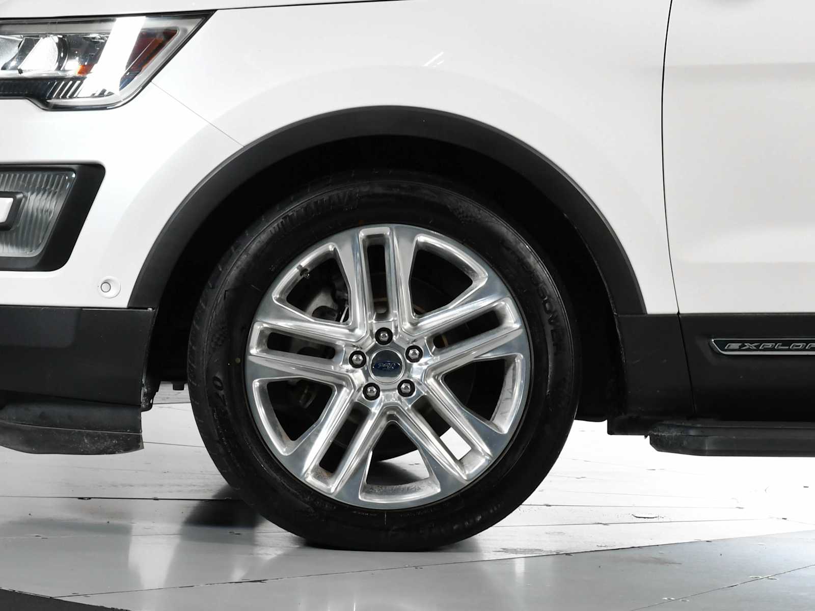 Used 2017 White Platinum Metallic Tri-Coat Ford Limited image 11