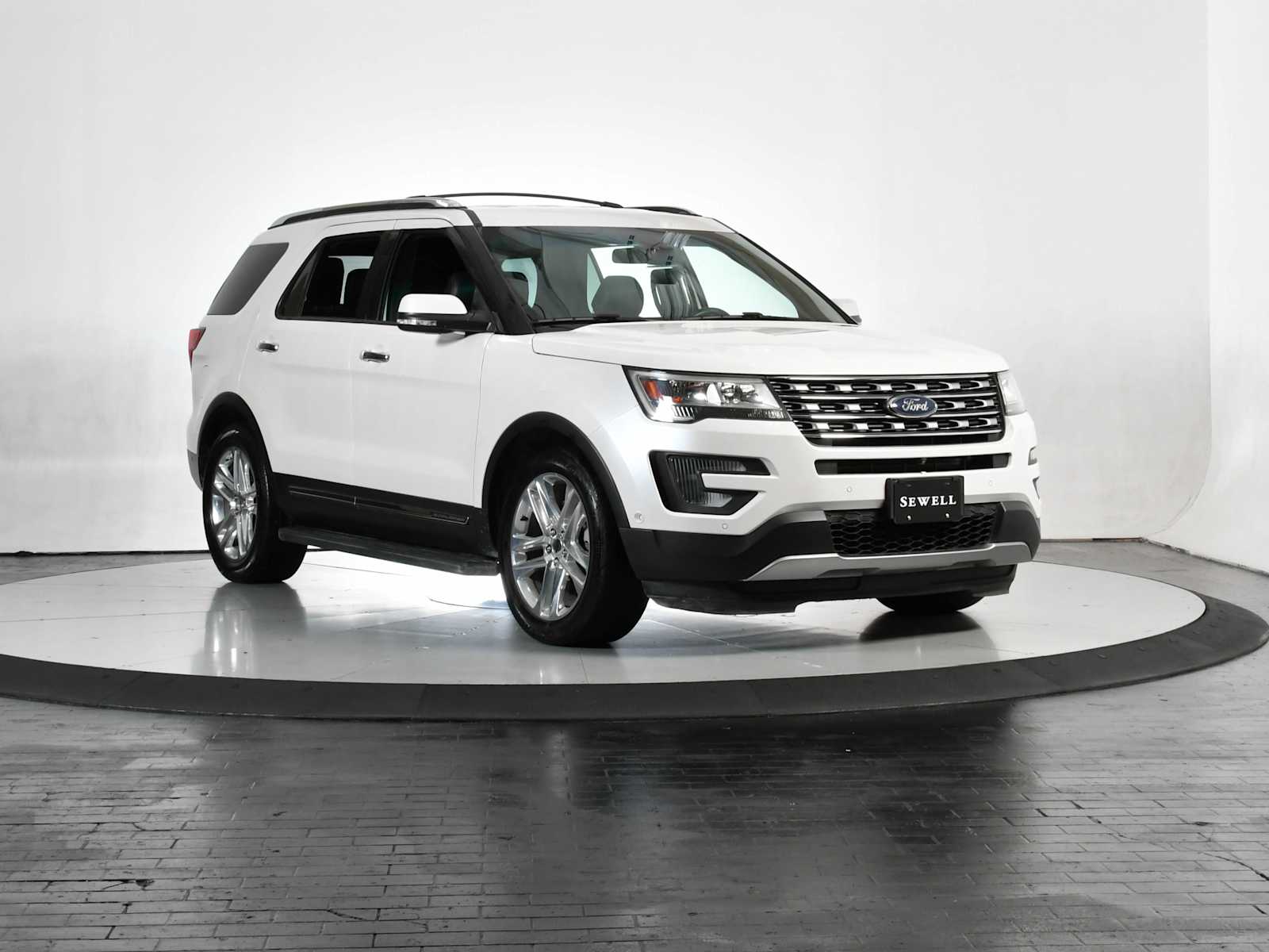 Used 2017 White Platinum Metallic Tri-Coat Ford Limited image 8