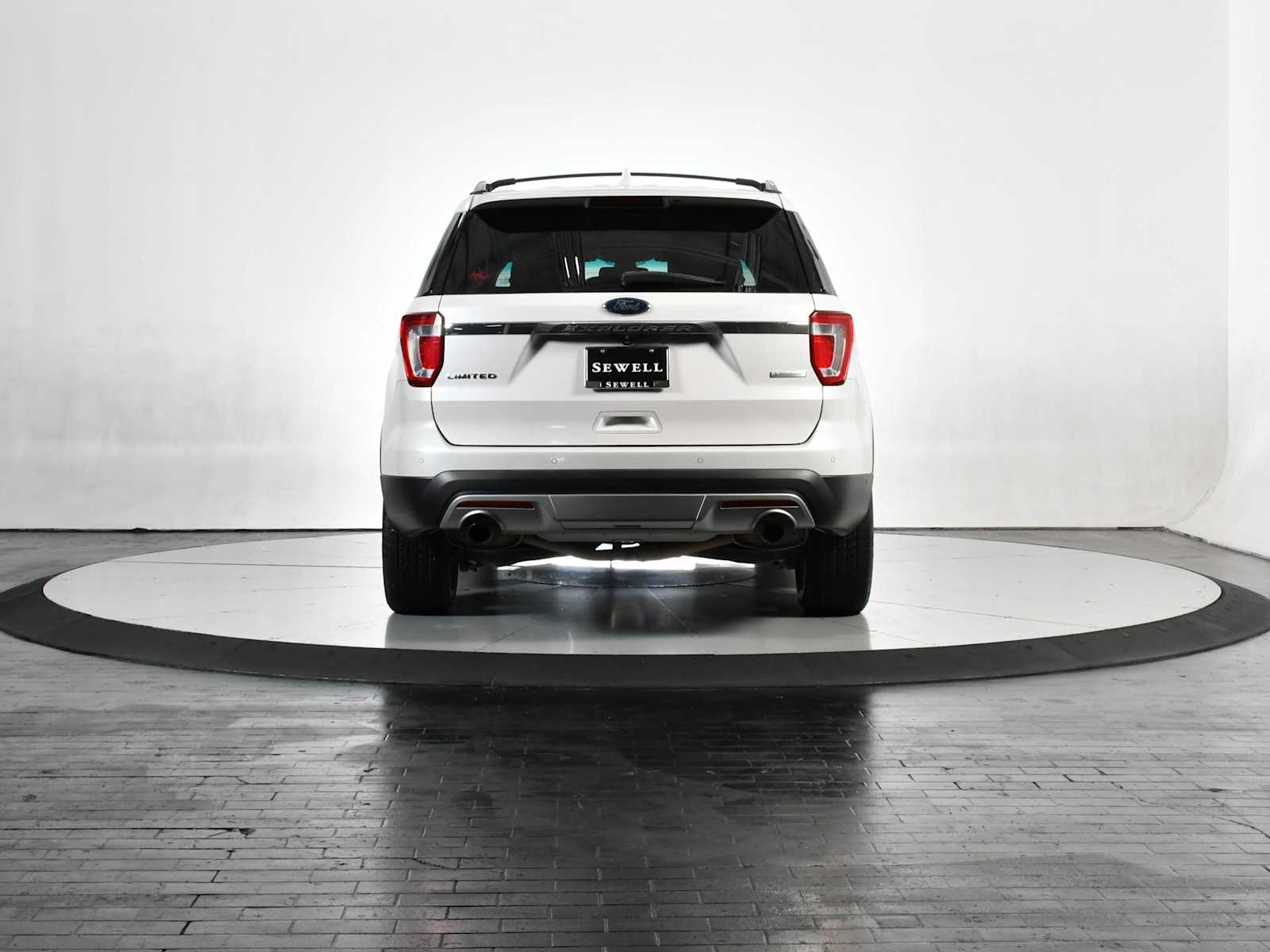 Used 2017 White Platinum Metallic Tri-Coat Ford Limited image 5