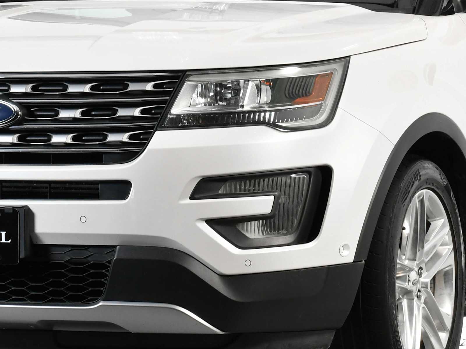 Used 2017 White Platinum Metallic Tri-Coat Ford Limited image 10