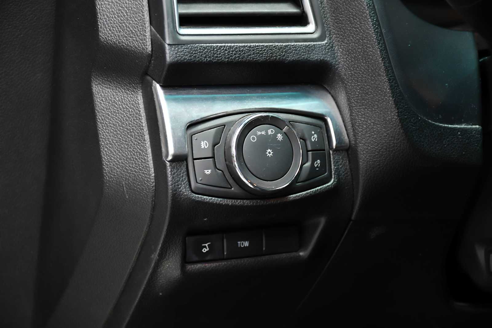 Used 2017 White Platinum Metallic Tri-Coat Ford Limited image 15