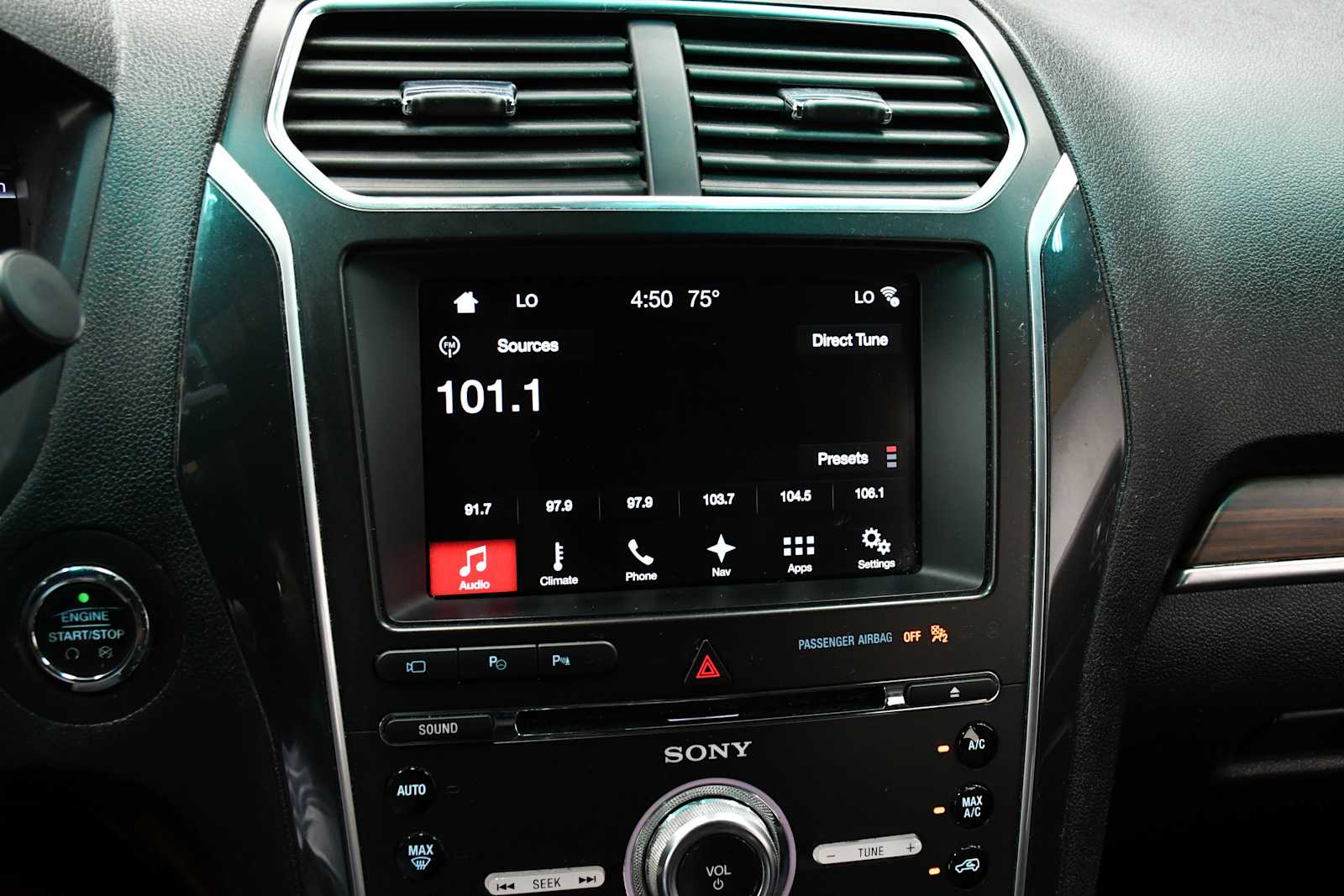 Used 2017 White Platinum Metallic Tri-Coat Ford Limited image 19