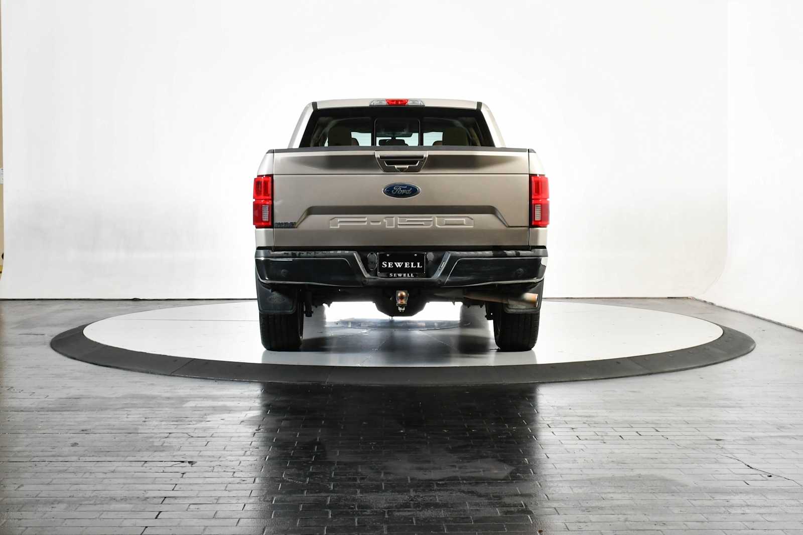 Used 2018 White Gold/Stone Gray Ford LARIAT image 5