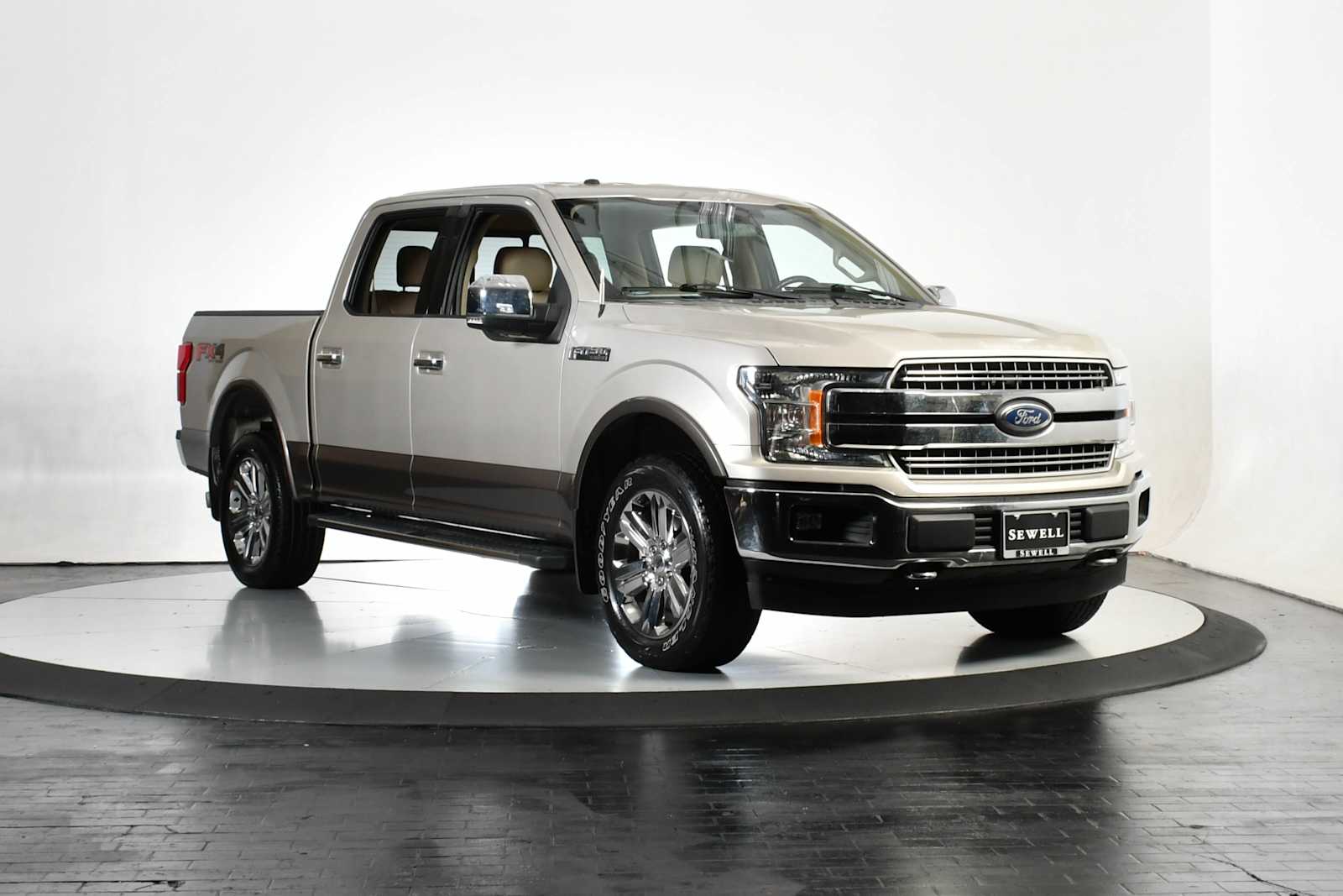 Used 2018 White Gold/Stone Gray Ford LARIAT image 8