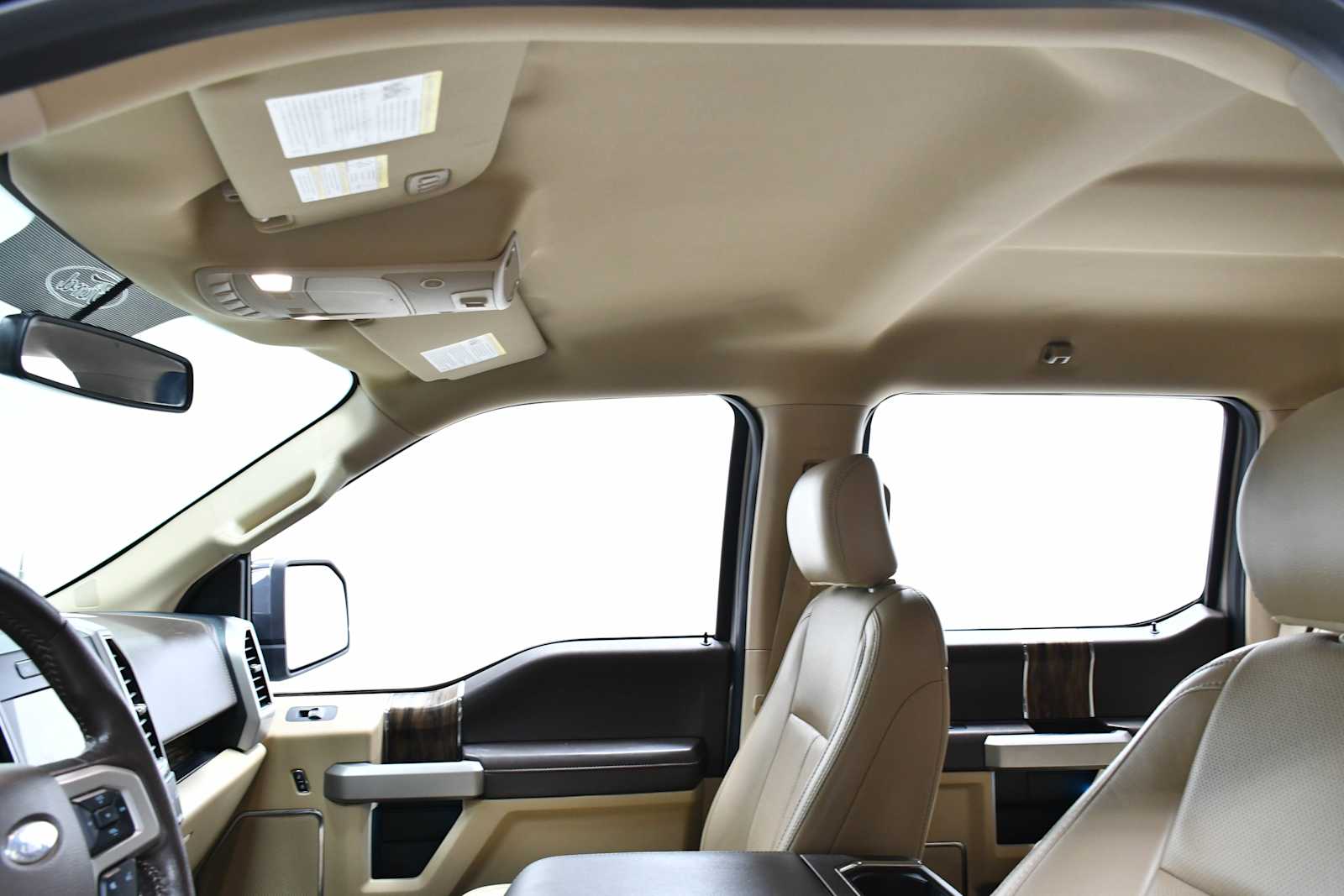 Used 2018 White Gold/Stone Gray Ford LARIAT image 12