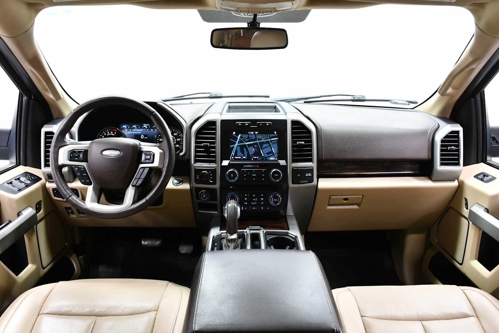 Used 2018 White Gold/Stone Gray Ford LARIAT image 18