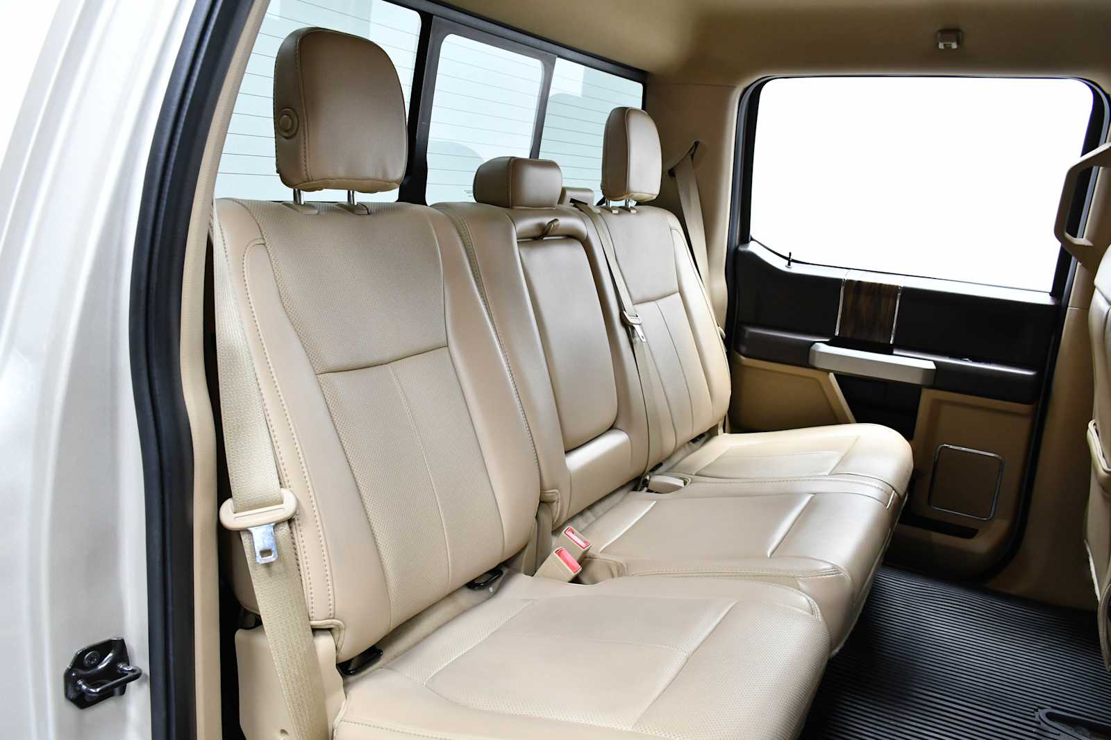 Used 2018 White Gold/Stone Gray Ford LARIAT image 26