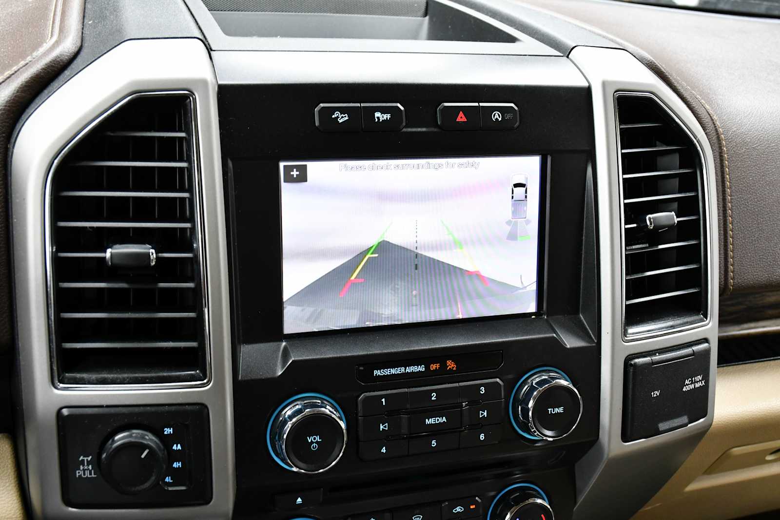 Used 2018 White Gold/Stone Gray Ford LARIAT image 20