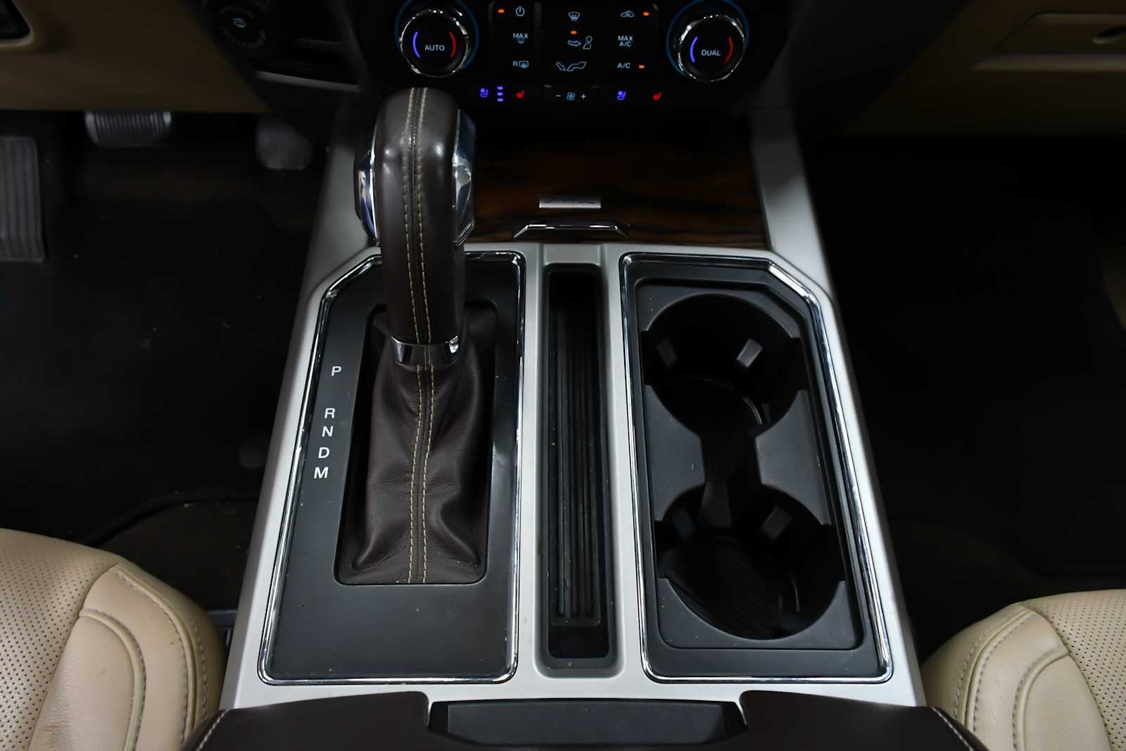 Used 2018 White Gold/Stone Gray Ford LARIAT image 24
