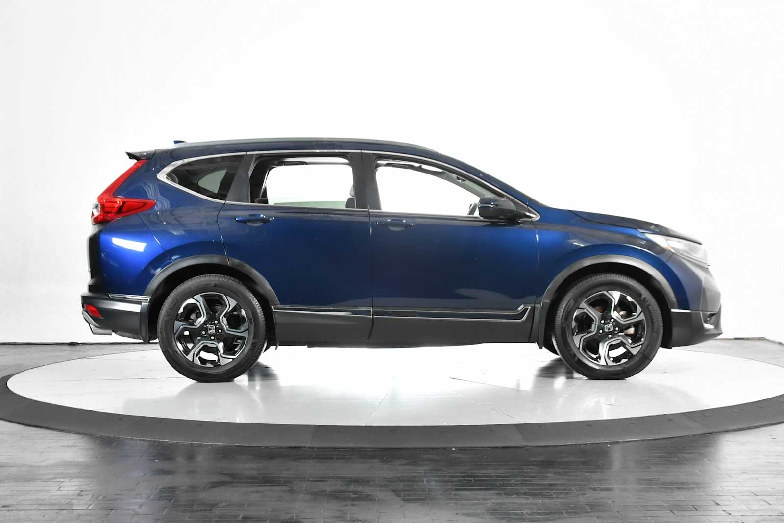 Used 2017 Obsidian Blue Pearl Honda Touring image 6