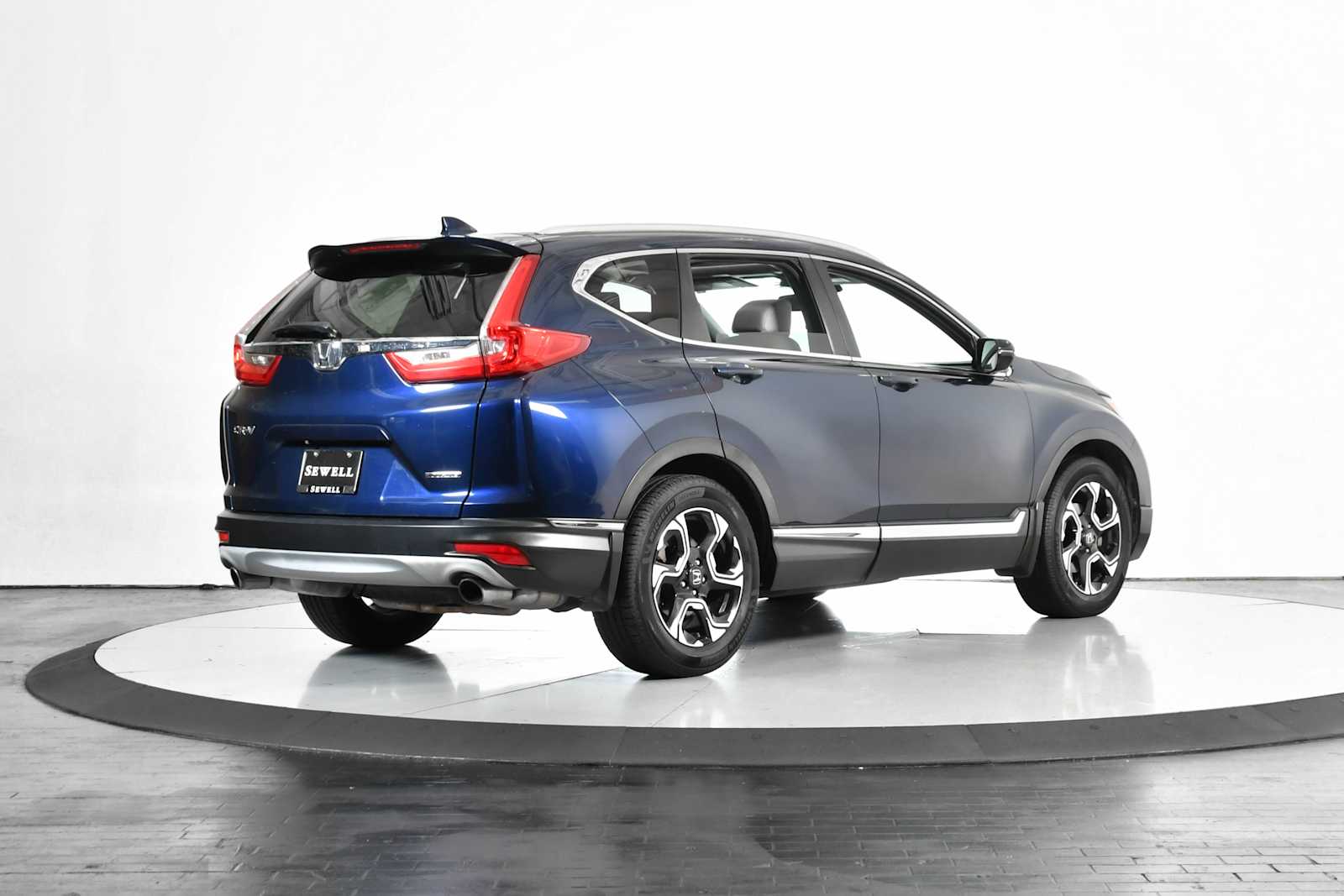 Used 2017 Obsidian Blue Pearl Honda Touring image 5