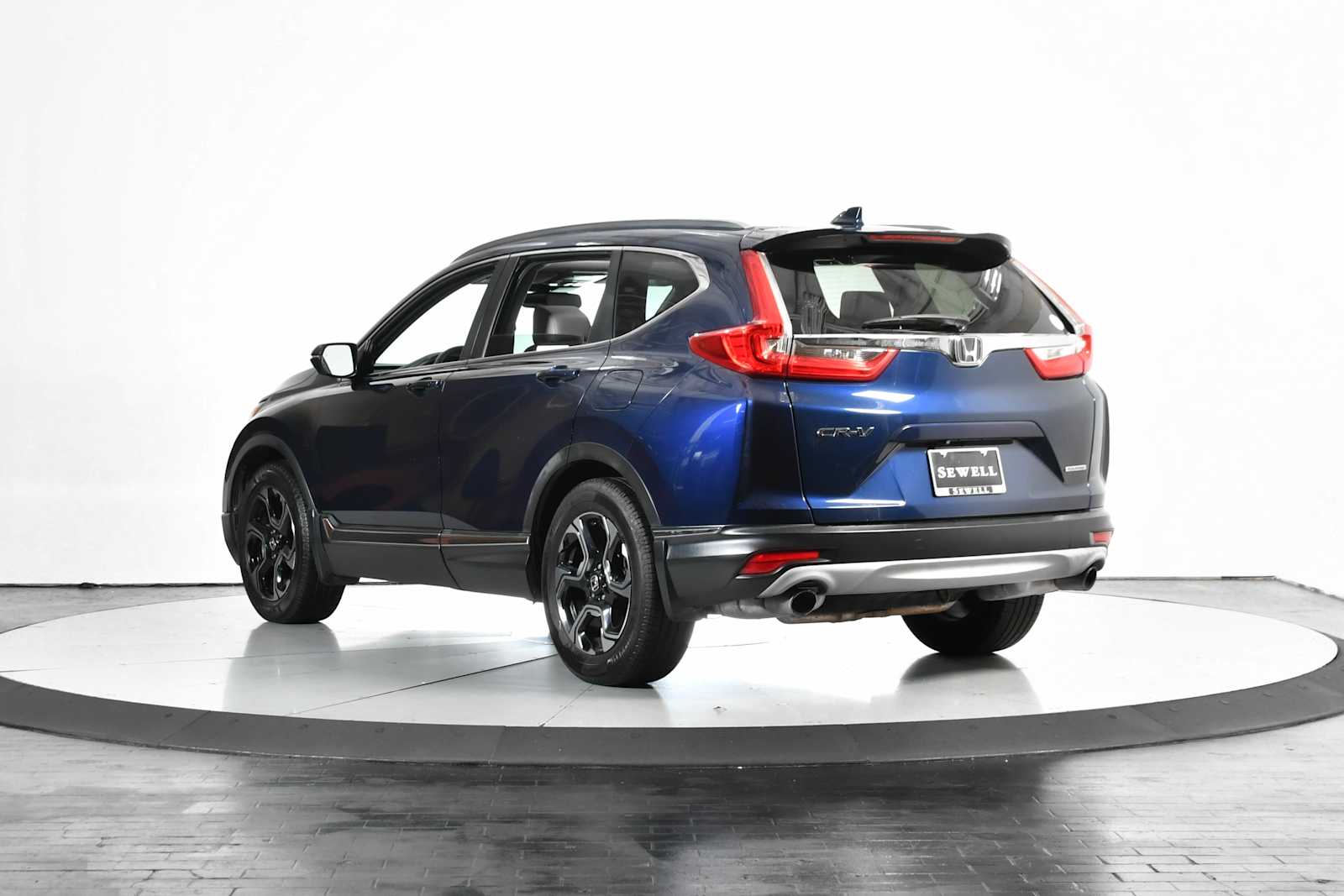 Used 2017 Obsidian Blue Pearl Honda Touring image 3