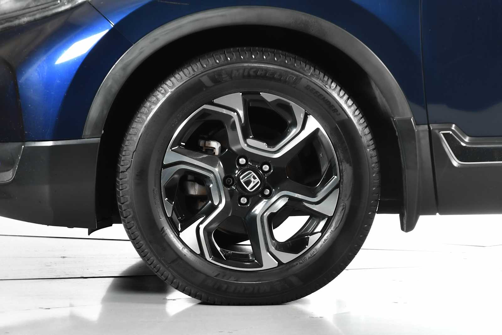 Used 2017 Obsidian Blue Pearl Honda Touring image 9