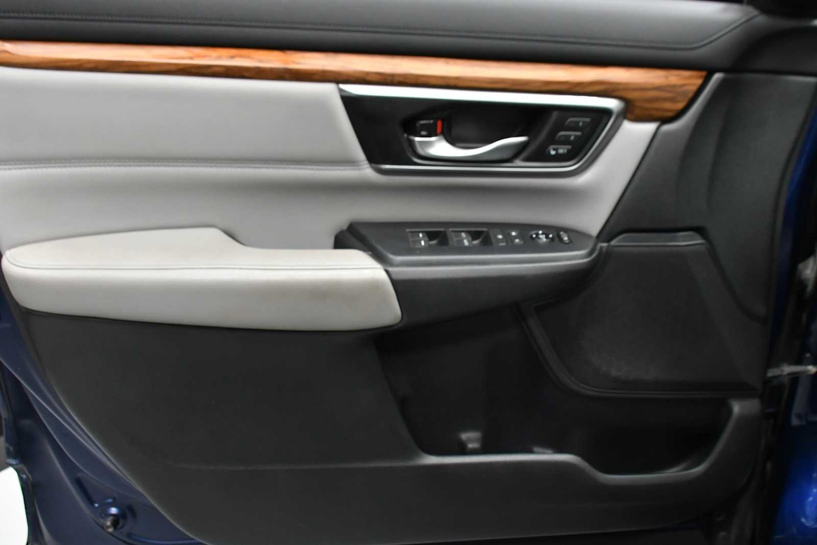 Used 2017 Obsidian Blue Pearl Honda Touring image 12