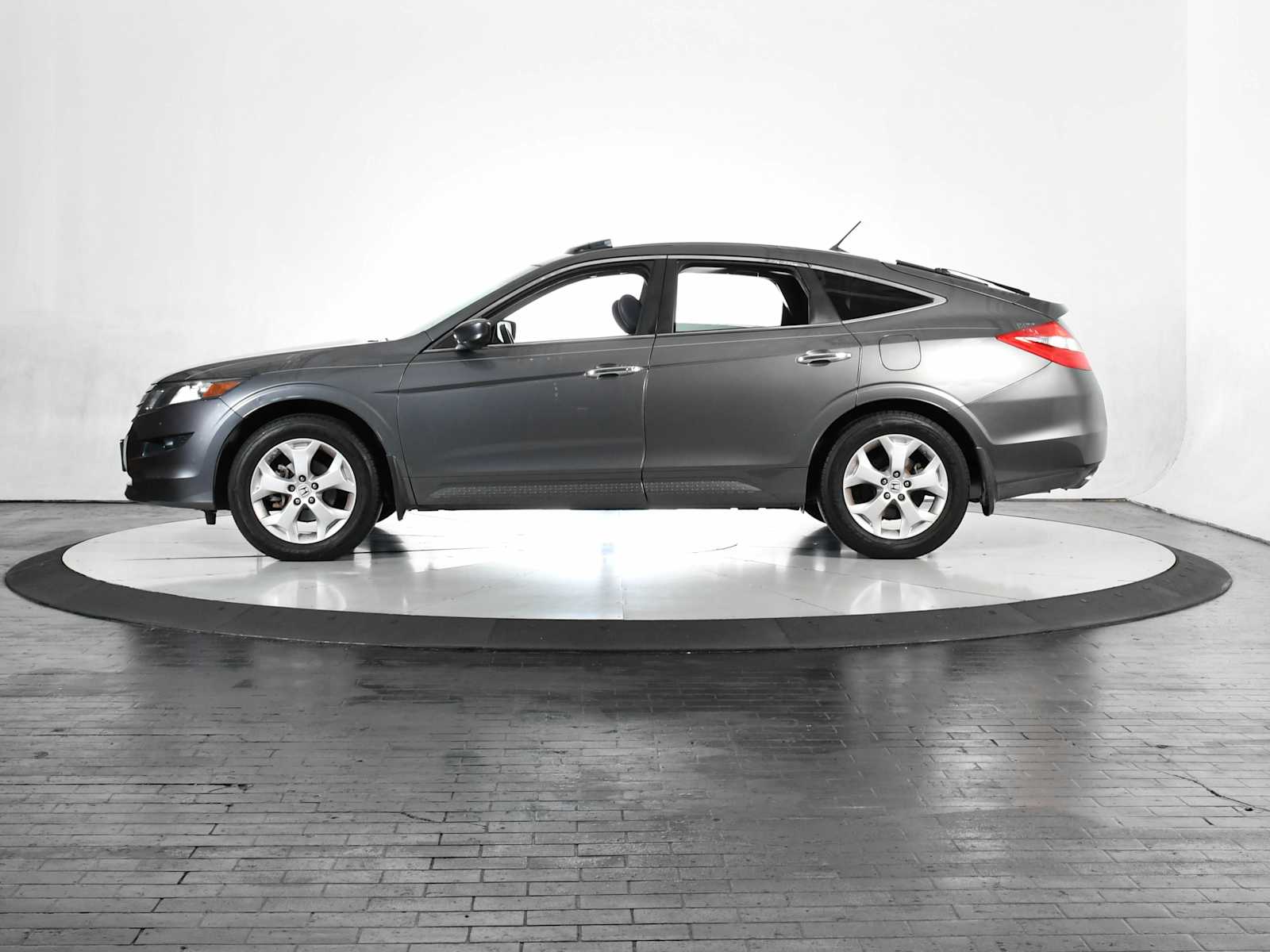 Used 2010 Polished Metal Metallic Honda EX-L image 2