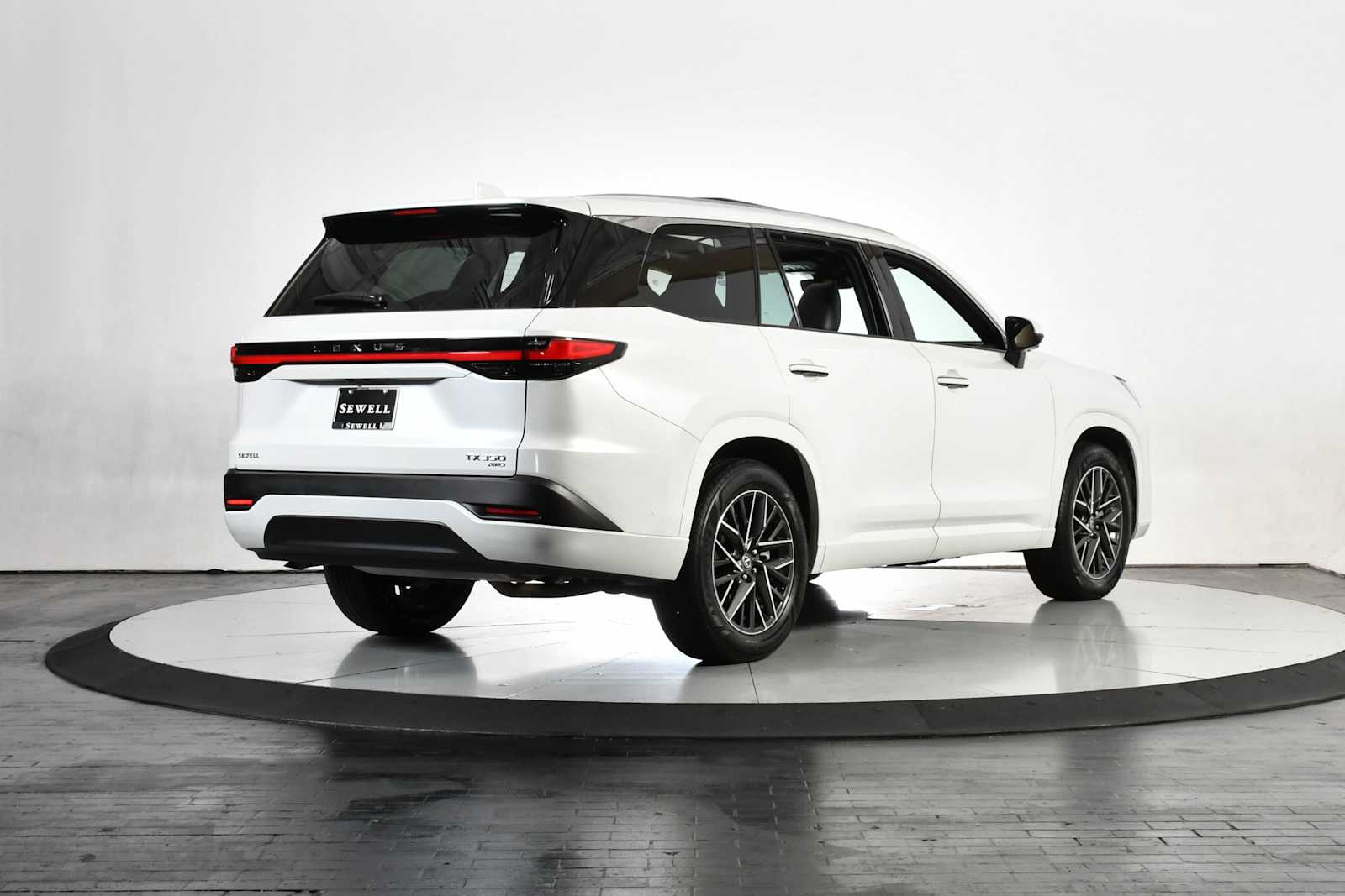 Used 2025 Wind Chill Pearl Lexus Premium image 5