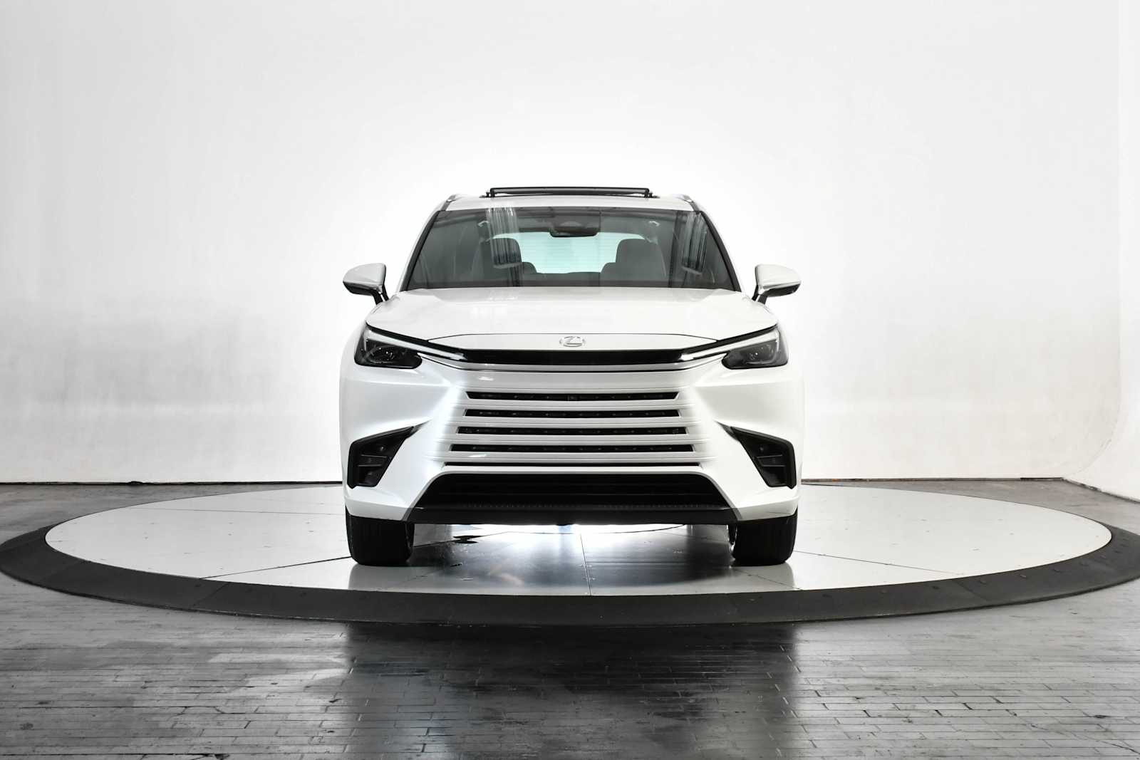 Used 2025 Wind Chill Pearl Lexus Premium image 8